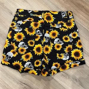 Ultra high waisted button front shorts/Hot Topic, new, SZ 3, cotton/poly/spandex